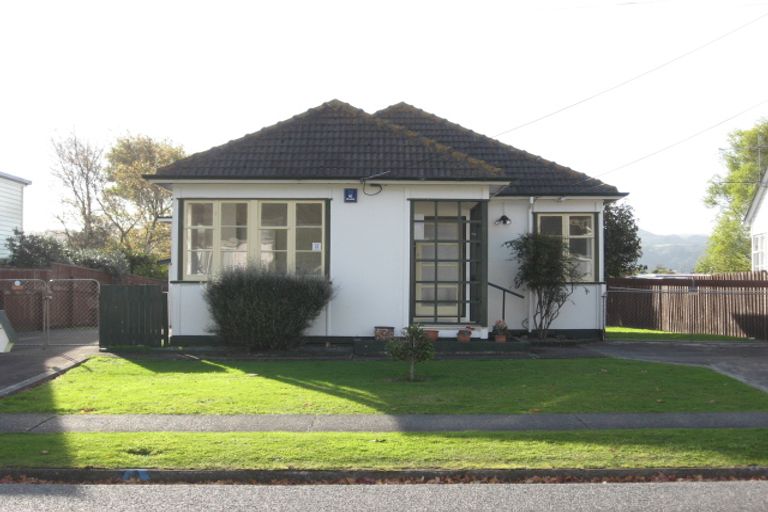 Photo of property in 51 Shearer Crescent, Naenae, Lower Hutt, 5011