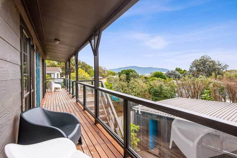 Photo of property in 4 Pine Ridge Terrace, Waikanae Beach, Waikanae, 5036