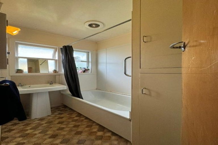 Photo of property in 12a Miles Avenue, Papatoetoe, Auckland, 2025