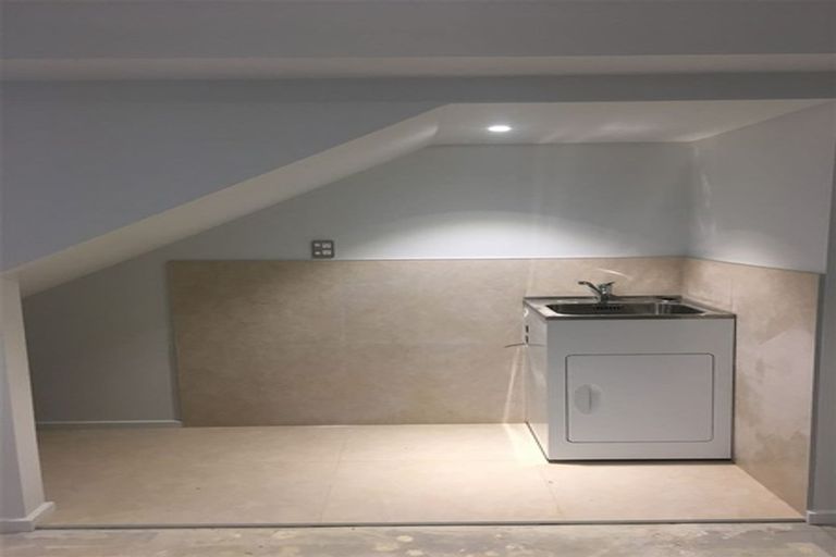 Photo of property in 52 Bordeaux Parade, Te Atatu South, Auckland, 0610