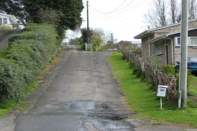 Photo of property in 32 Seaview Road, Marfell, New Plymouth, 4310