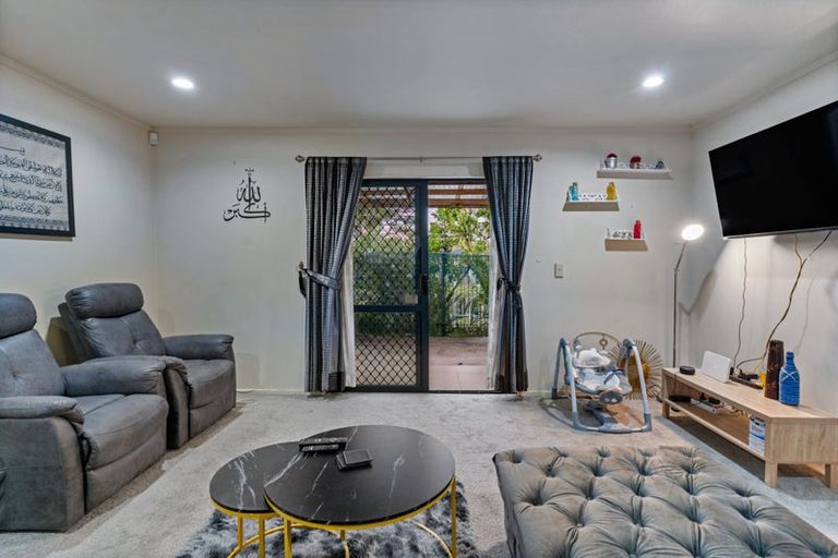 Photo of property in 11e Sturges Road, Henderson, Auckland, 0612