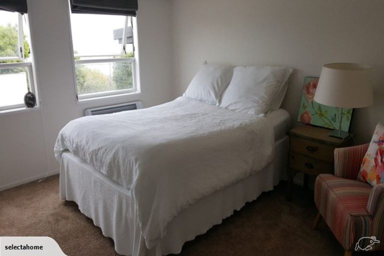 Photo of property in 1/54 Rama Crescent, Khandallah, Wellington, 6035