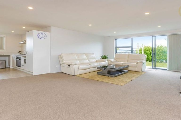 Photo of property in 42 Liberation Road, Papakura, 2110