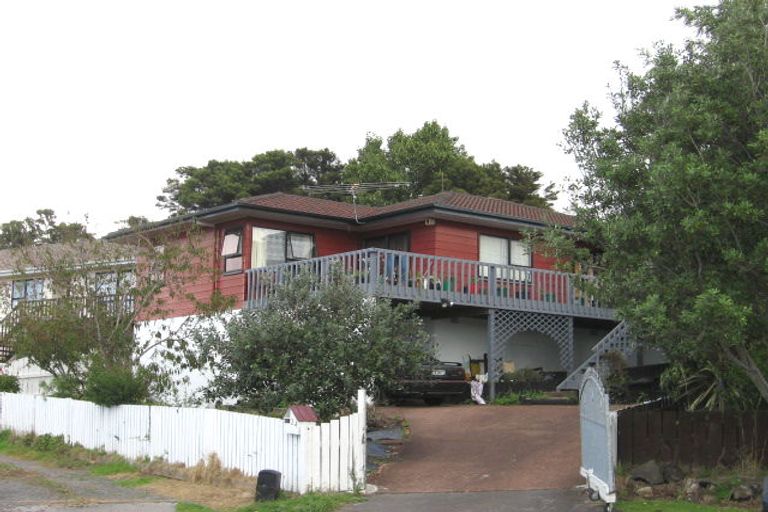 Photo of property in 24 Holmes Drive South, West Harbour, Auckland, 0618
