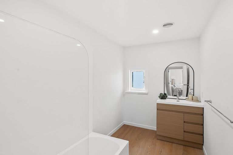 Photo of property in 267 Centaurus Road, Saint Martins, Christchurch, 8022