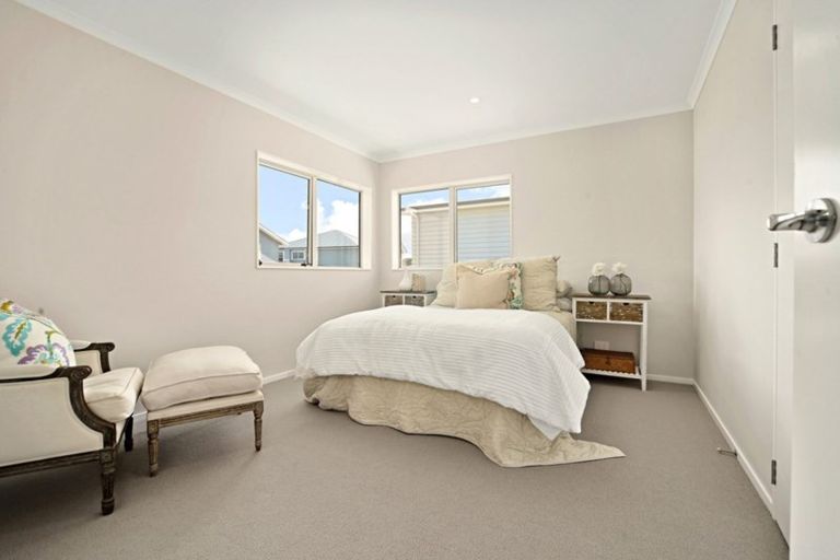 Photo of property in 13 Kukuwai Avenue, Red Beach, 0932