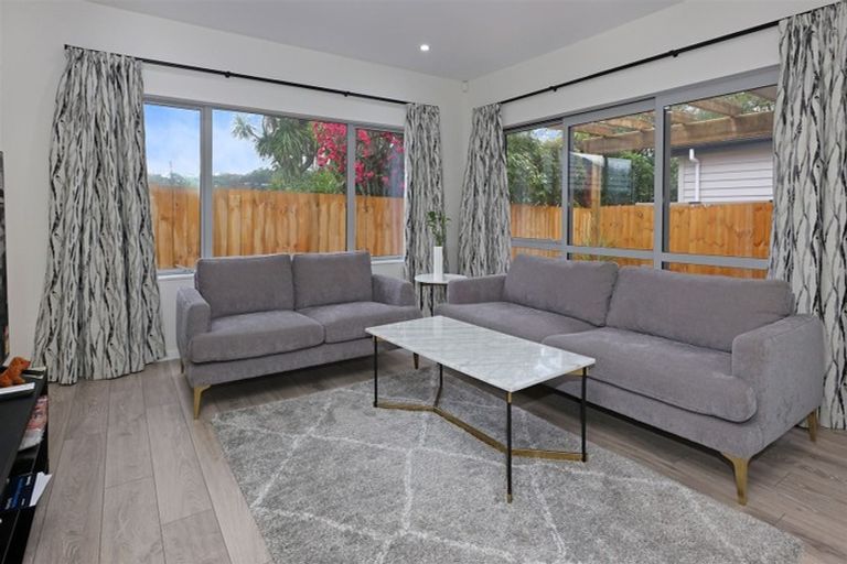 Photo of property in 43c Border Road, Henderson, Auckland, 0612