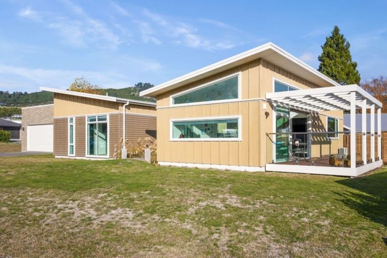 Photo of property in 3 Nursery Lane, Kinloch, Taupo, 3377