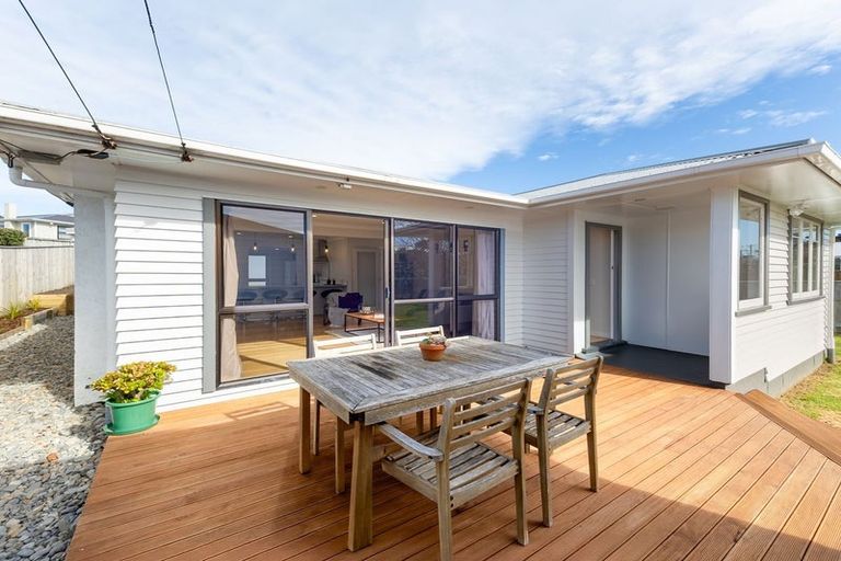 Photo of property in 42 Donovan Road, Paraparaumu Beach, Paraparaumu, 5032
