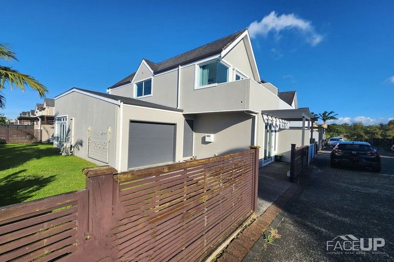 Photo of property in 7n Clearwater Cove, West Harbour, Auckland, 0618