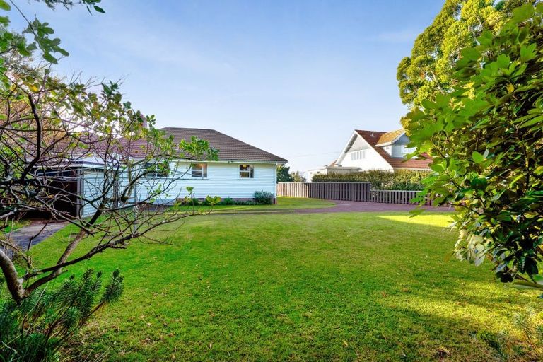 Photo of property in 16 Glen Almond Street, New Plymouth, 4310