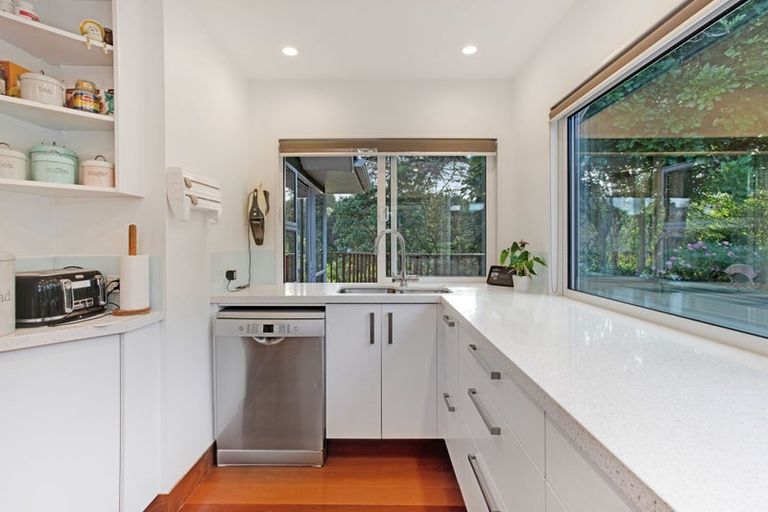 Photo of property in 23 Pinewood Grove, Botany Downs, Auckland, 2010