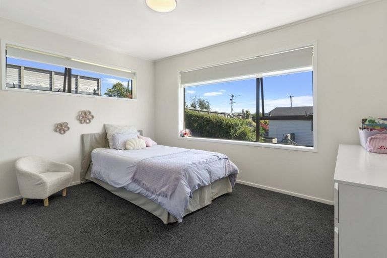 Photo of property in 1/39 Sunset Road, Totara Vale, Auckland, 0632