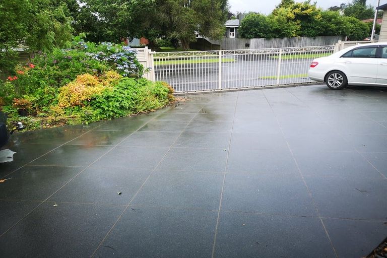 Photo of property in 2 Carrington Avenue, Hillcrest, Hamilton, 3216