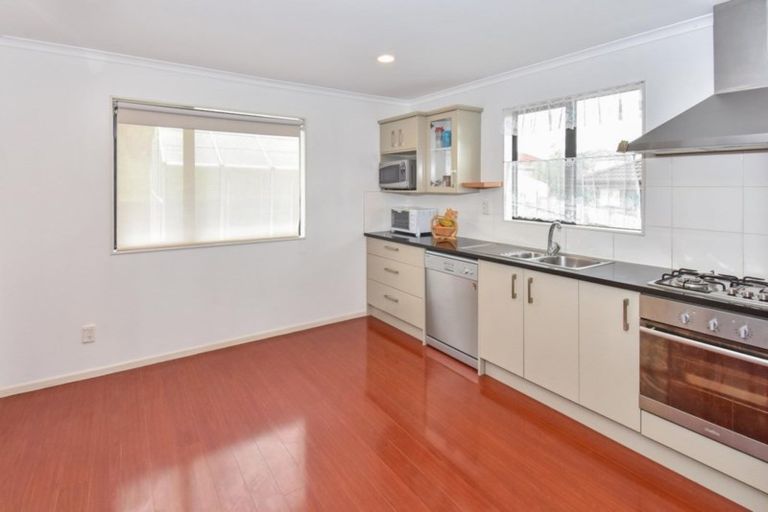 Photo of property in 55 Saralee Drive, Manurewa, Auckland, 2105