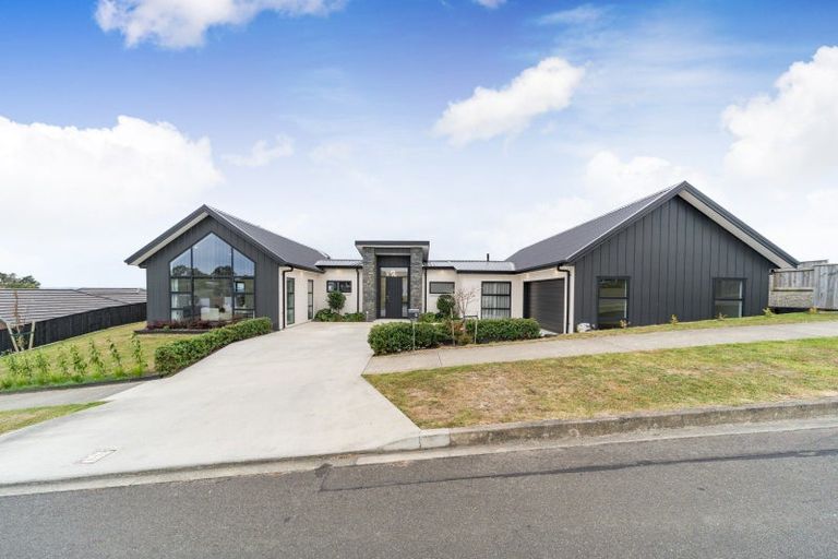 Photo of property in 44 Vaucluse Heights, Fitzherbert, Palmerston North, 4410