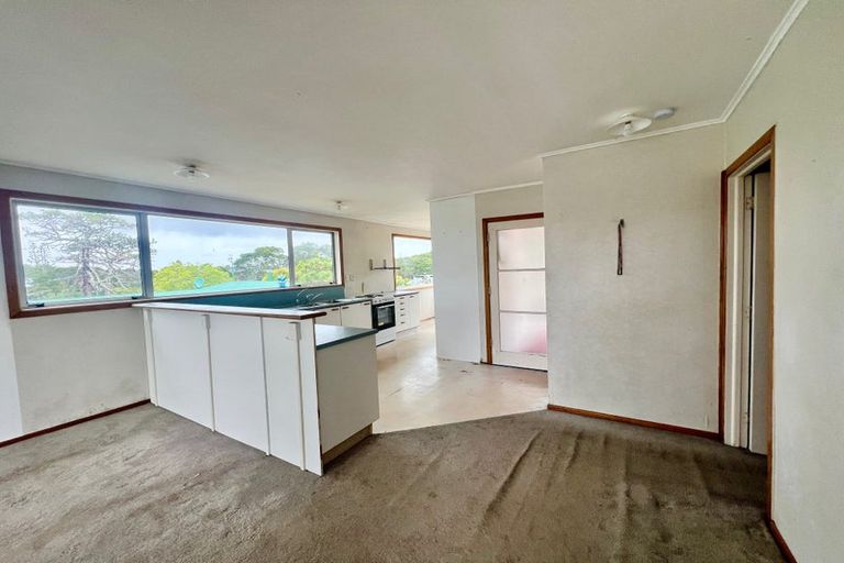 Photo of property in 13 Tracey Terrace, Te Atatu South, Auckland, 0602