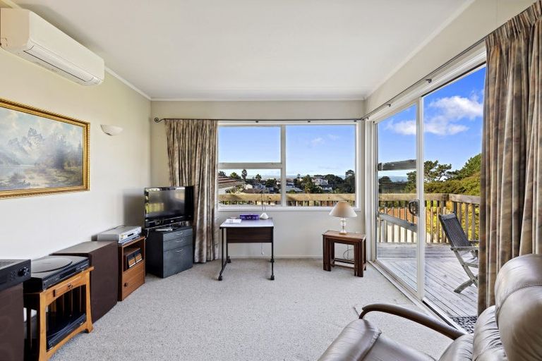 Photo of property in 493 East Coast Road, Murrays Bay, Auckland, 0630