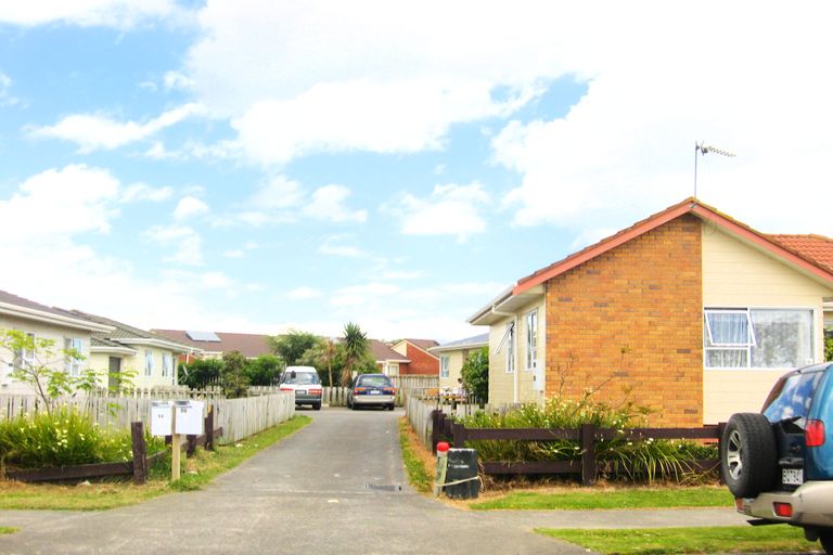 Photo of property in 16 Robert Skelton Place, Clendon Park, Auckland, 2103
