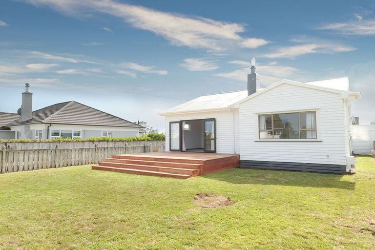Photo of property in 125 Brooklands Road, Brooklands, New Plymouth, 4310