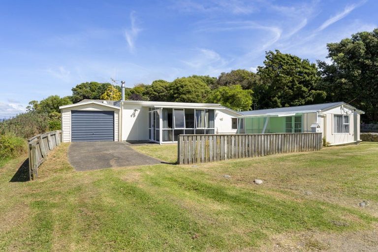 Photo of property in 11 Rata Street, Otaki Beach, Otaki, 5512
