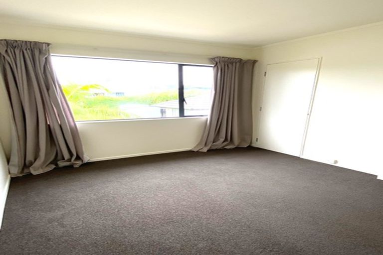 Photo of property in 16a Tonkin Drive, Sunnynook, Auckland, 0620