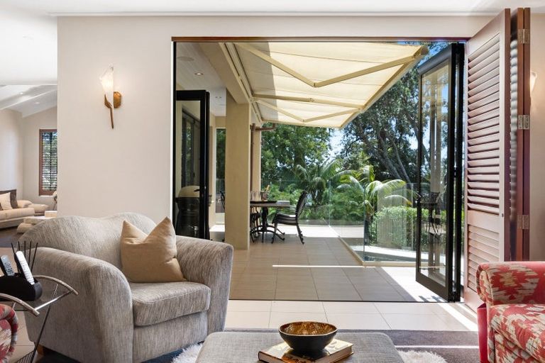 Photo of property in 2 Glenoaks Rise, Mellons Bay, Auckland, 2014