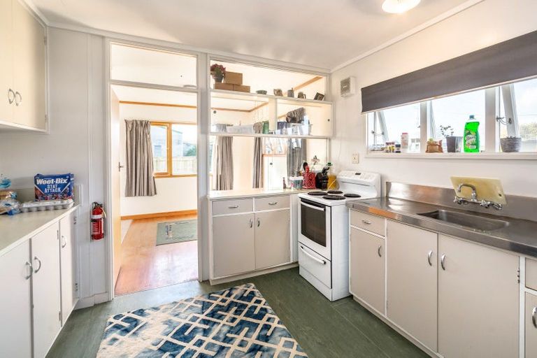 Photo of property in 20 Dublin Street, Martinborough, 5711