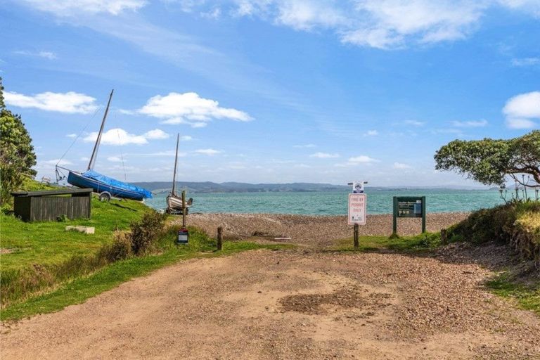 Photo of property in 19 Nepean Avenue, Waiheke Island, 1971
