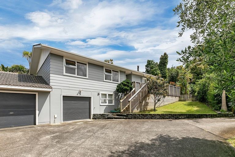 Photo of property in 1/5 Mchardy Place, Glenfield, Auckland, 0627