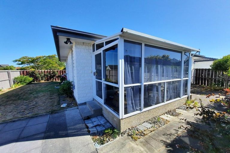 Photo of property in 1/73 Royal Park Drive, Parklands, Christchurch, 8083