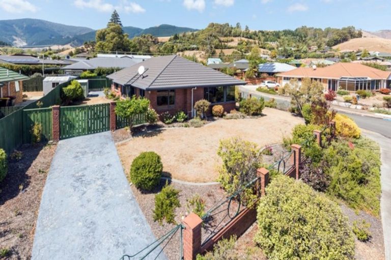 Photo of property in 1 Caroline Place, Stoke, Nelson, 7011