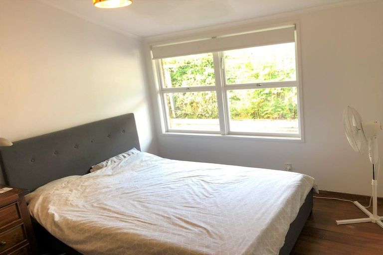 Photo of property in 3/50 Old Lake Road, Narrow Neck, Auckland, 0624