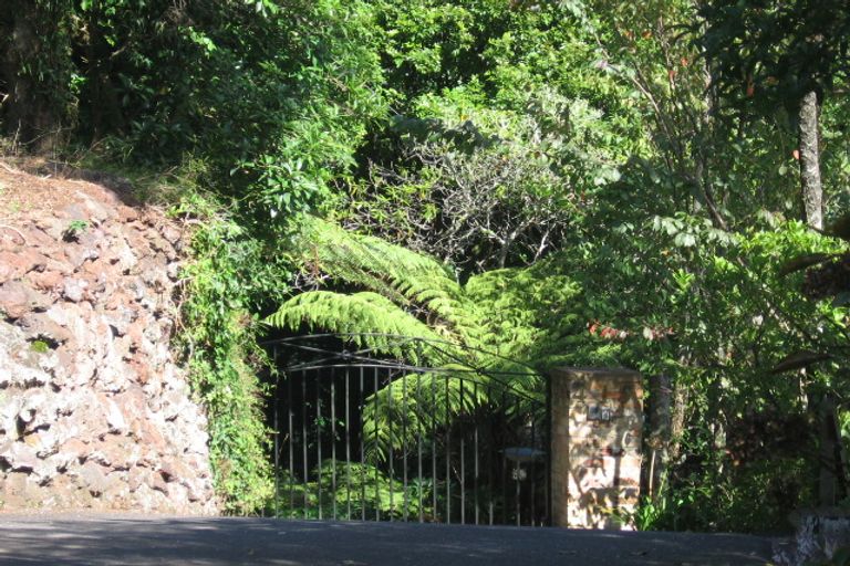 Photo of property in 415-419 Titirangi Road, Titirangi, Auckland, 0604