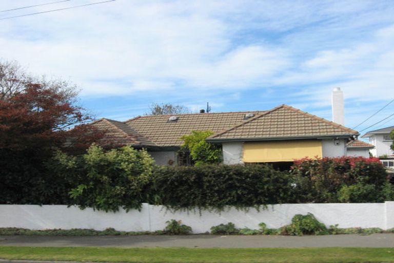 Photo of property in 33 Middlepark Road, Sockburn, Christchurch, 8042