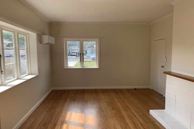 Photo of property in 21 Waiwhetu Road, Waiwhetu, Lower Hutt, 5010