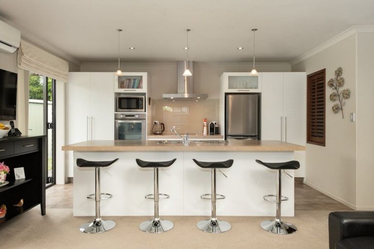 Photo of property in 5 Seabreeze Place, Papamoa Beach, Papamoa, 3118