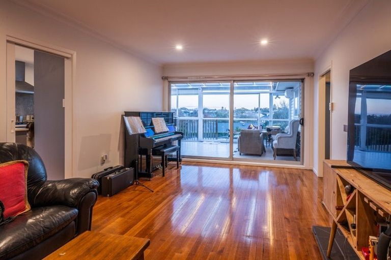 Photo of property in 26 Waimana Avenue, Northcote Point, Auckland, 0627