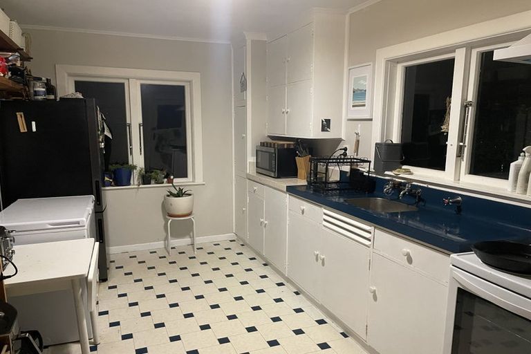 Photo of property in 31 Garden Road, Northland, Wellington, 6012