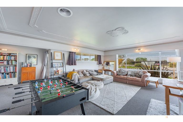 Photo of property in 30 Timaru Road, Waimate, 7924