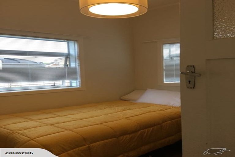 Photo of property in 63a Kiwi Esplanade, Mangere Bridge, Auckland, 2022