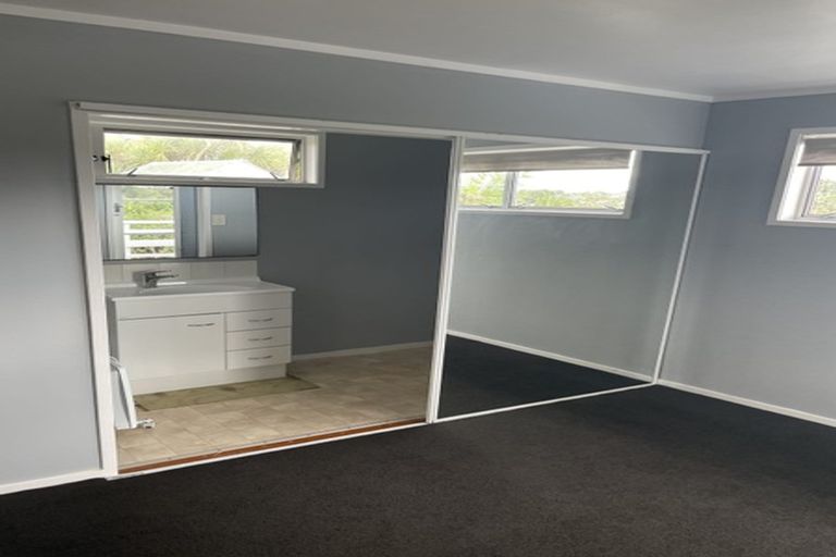 Photo of property in 2/65 Cliff View Drive, Green Bay, Auckland, 0604