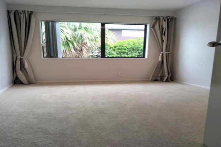 Photo of property in 1 Chiania Place, Somerville, Auckland, 2014