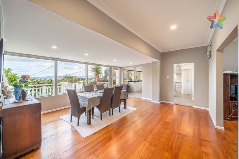 Photo of property in 15 Ferry Road, Days Bay, Lower Hutt, 5013