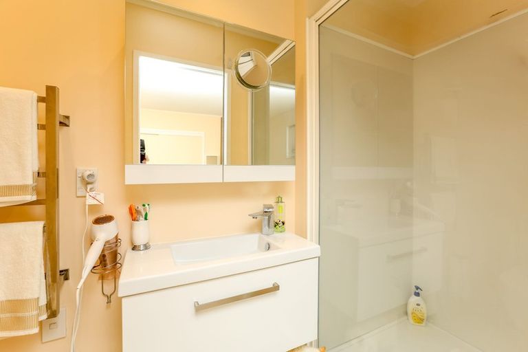 Photo of property in 1 Byron Place, Whalers Gate, New Plymouth, 4310