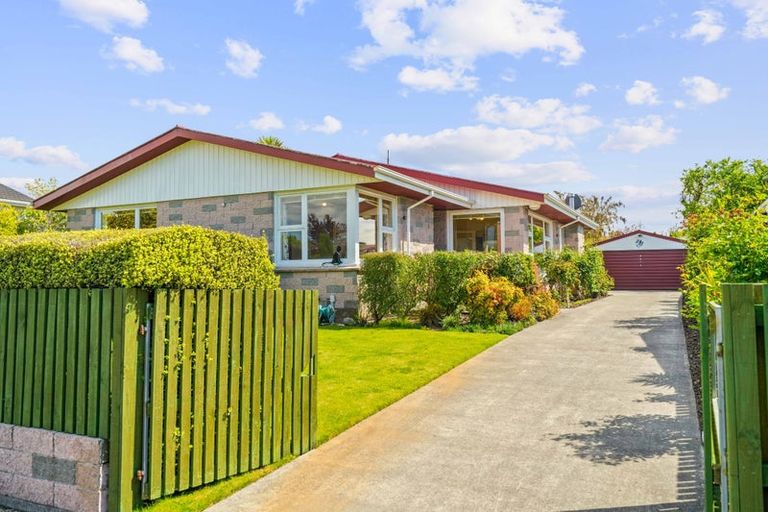 Photo of property in 21 Oakfield Street, Burnside, Christchurch, 8053