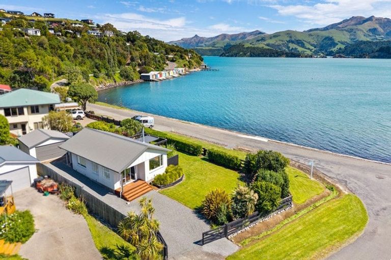 Photo of property in 2 Haywards Lane, Duvauchelle, 7581