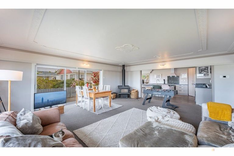 Photo of property in 30 Timaru Road, Waimate, 7924
