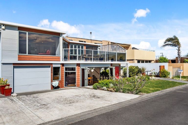 Photo of property in 2 North Terrace, Westshore, Napier, 4110